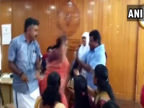 VIDEO clash in CPM UDF councillors Neyyattinkara Municipal Corporation Thiruvananthapuram Kerala VIDEO clash in CPM UDF councillors Neyyattinkara Municipal Corporation Thiruvananthapuram Kerala