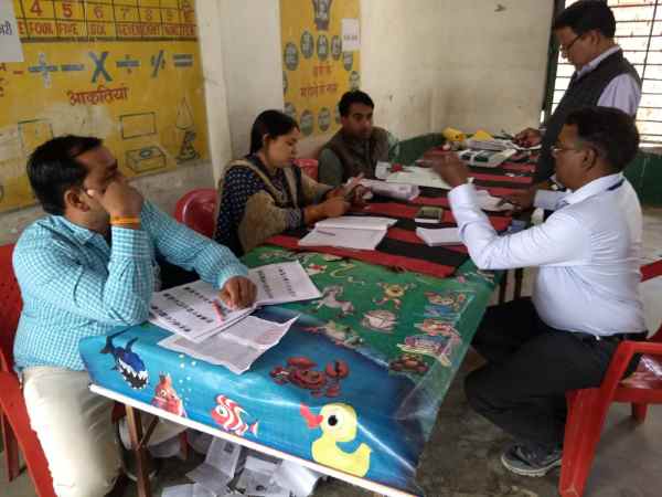 Only 38 percent voting in Phulpur by election Only 38 percent voting in Phulpur by election