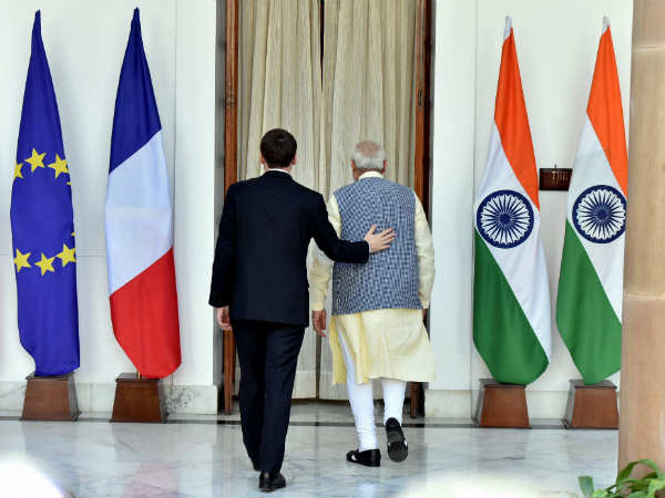 जमीन से लेकर आसमान तक दोस्ती