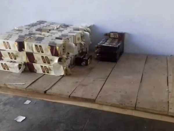 लोगों ने लूटी शराब