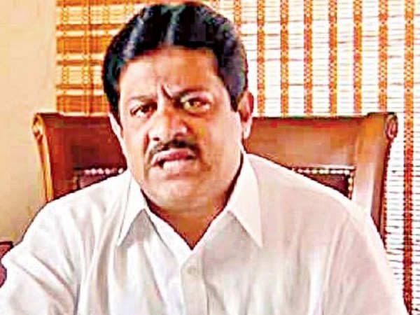 JDS Mla ने मैसूर में बेची चाय, 10 मिनट में कमाए 5,000 रुपए JDS Mla ने मैसूर में बेची चाय, 10 मिनट में कमाए 5,000 रुपए