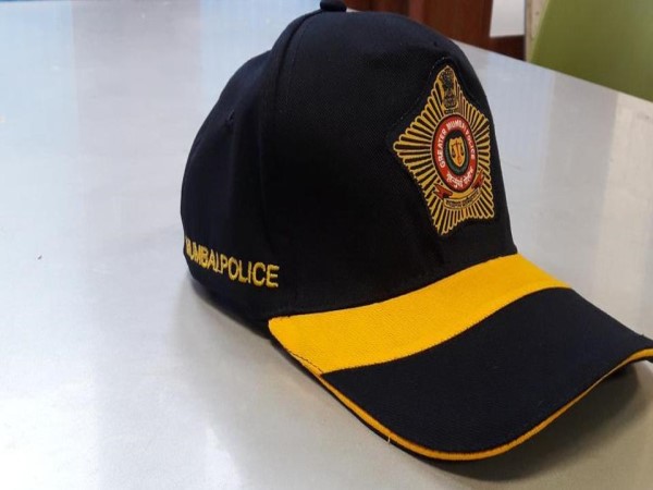 इलाके में गश्त कर रही थी पुलिस