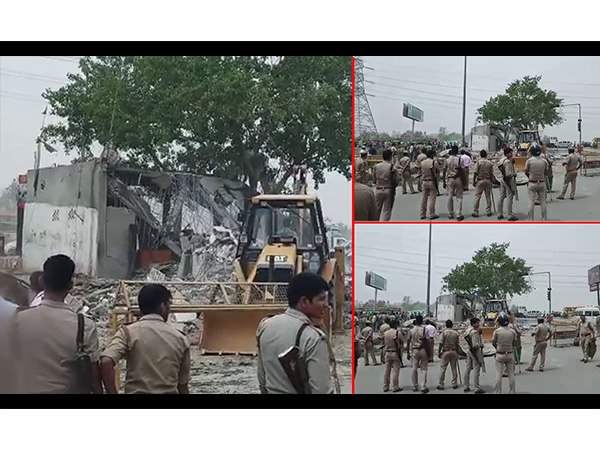 VIDEO: भारी पुलिस बल की मौजूदगी में तोड़ा गया नोएडा का पुराना शनि मन्दिर VIDEO: भारी पुलिस बल की मौजूदगी में तोड़ा गया नोएडा का पुराना शनि मन्दिर