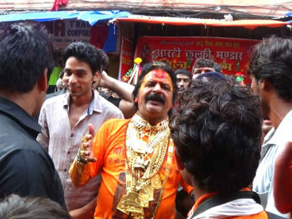 ऐसे हुआ गोल्डन बाबा को शक