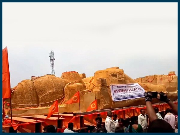 नेशनल हाइवे 48 पर फंसी रही हनुमान की प्रतिमा