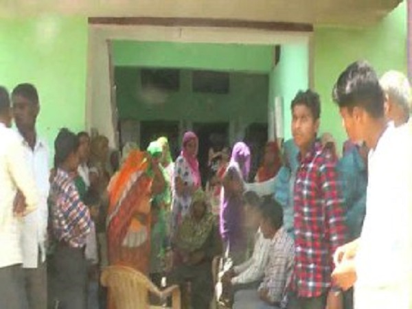 किसान को अपनी बेटी की शादी के लिए वो पैसा चाहिये था।