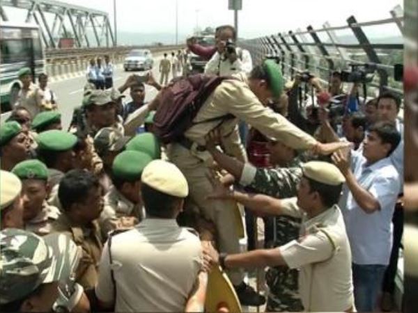 नौकरी की मांग कर रहे SPO के जवानों ने की खुदकुशी की कोशिश नौकरी की मांग कर रहे SPO के जवानों ने की खुदकुशी की कोशिश