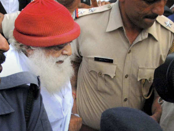 पानी की बर्बादी कर कहा-किसी के बाप से नहीं लेते