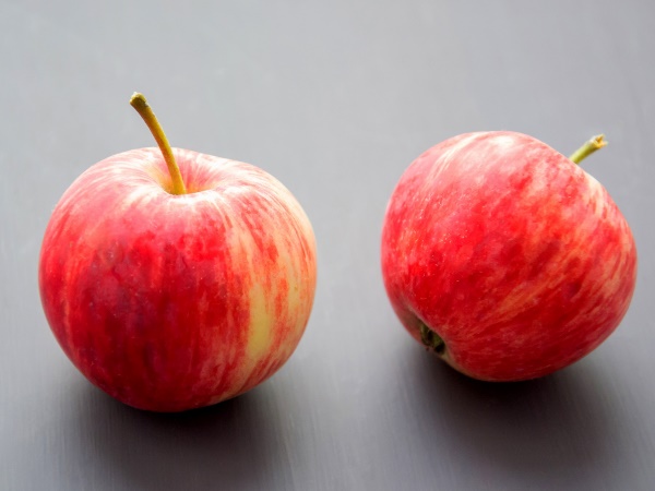Apple Apple