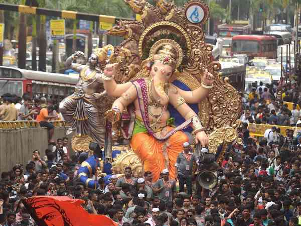 'ऊॅं गणेश ऋणं छिन्धि वरणयं हुं नमः' का जाप करें