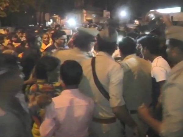 लोगों ने इसका विरोध किया तो कर दी फायरिंग