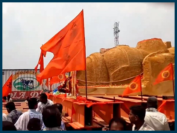 करीब 15 घंटे तक हाइवे पर ही बजरंग बली की प्रतिमा