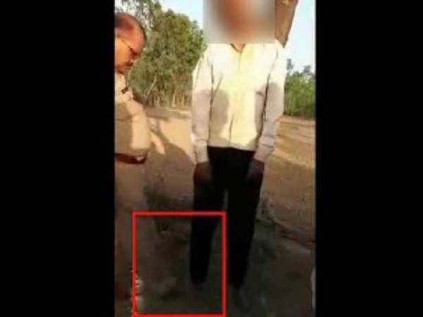 moradabad police SI stops hanging dead body of farmer with boots moradabad police SI stops hanging dead body of farmer with boots