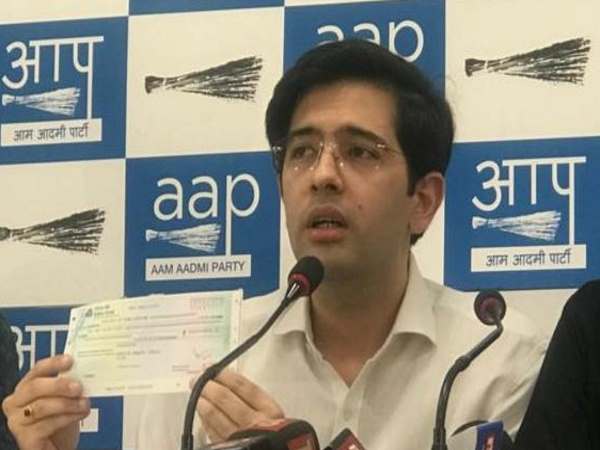 लोगों का ध्यान भटकाना मकसद