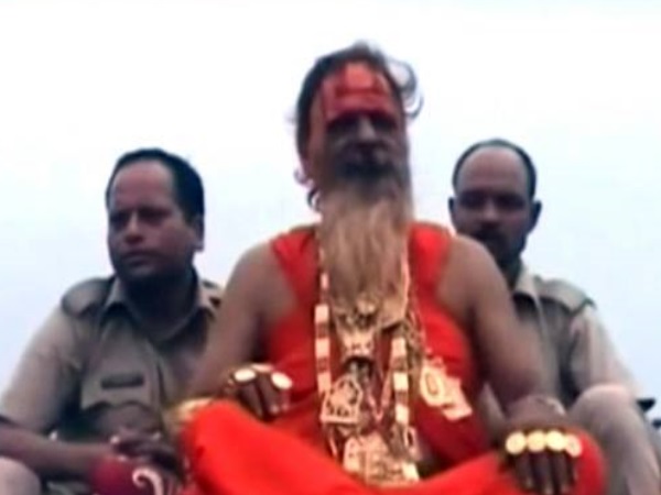 14 किलो से अधिक का सोना पहनना पसंद करते हैं