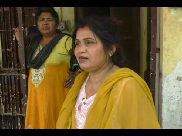 kanpur ADG sister looted by robber in front of her house kanpur ADG sister looted by robber in front of her house