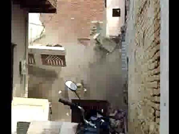 2 storey building collapse in Agra 2 storey building collapse in Agra