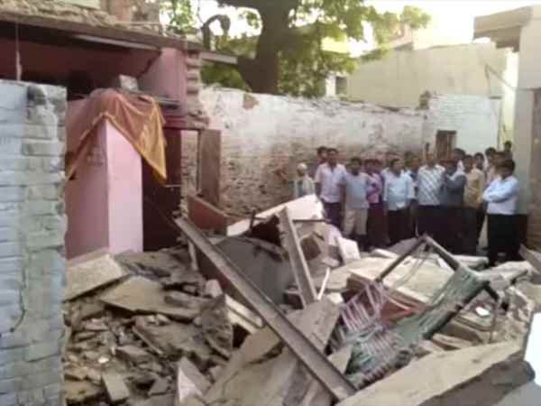2 storey building collapse in Agra 2 storey building collapse in Agra