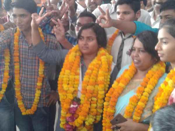 up board Anjali Verma tops in high school up board Anjali Verma tops in high school