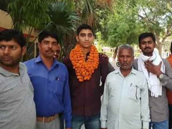 जो डर गया समझो वह घर गया