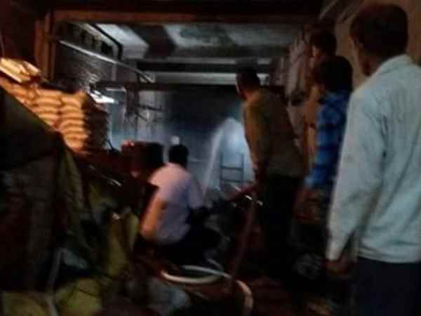 People leave home with leakage of ammonia gas People leave home with leakage of ammonia gas
