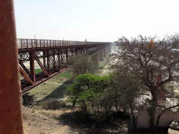 To save your respect in Allahabad, the girl below the bridge To save your respect in Allahabad, the girl below the bridge