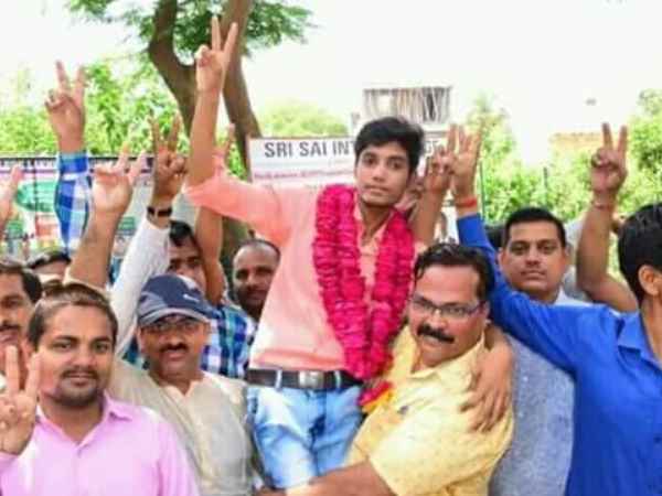 छोड़ दिया घर और चलाया ऑटो