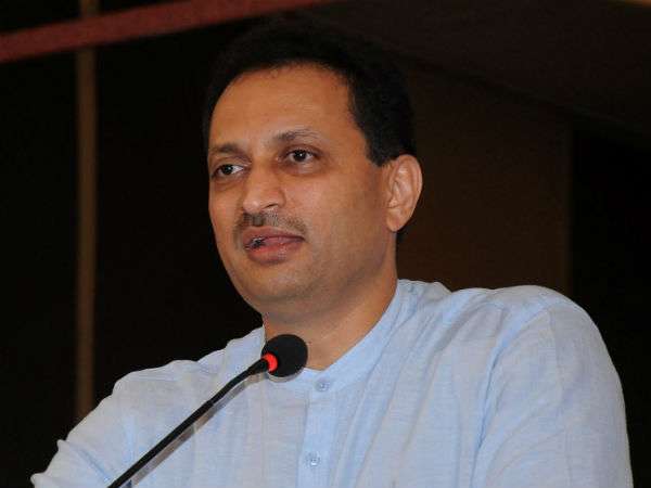 पहले भी दे चुके हैं विवादित बयान