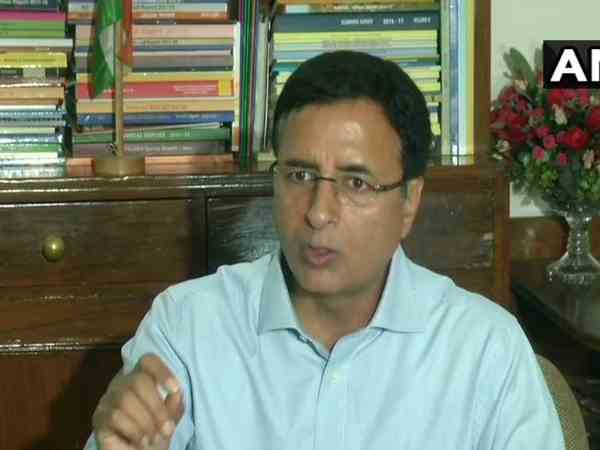 एडमिशन फार्म में छात्रों से अस्वच्छ व्यवसाय पर सवाल पूछकर फंसी खट्टर सरकार, कांग्रेस ने की माफी की मांग एडमिशन फार्म में छात्रों से अस्वच्छ व्यवसाय पर सवाल पूछकर फंसी खट्टर सरकार, कांग्रेस ने की माफी की मांग