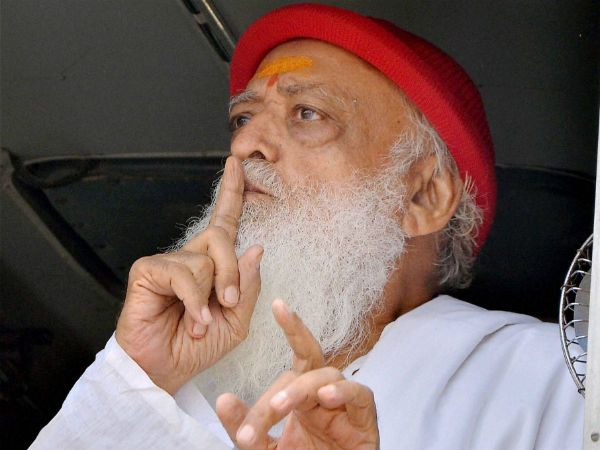 प्रेत का साया बताकर पीडि़ता को आसाराम के पास लाया गया