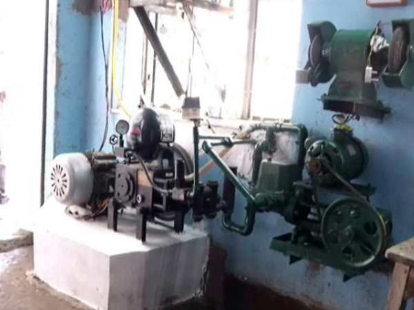 Automobile engineer invented a machine which clean water mixed with oil Automobile engineer invented a machine which clean water mixed with oil