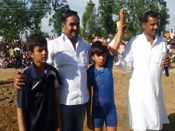 दंगल मूवी से प्रेरित है बच्चियों के पिता