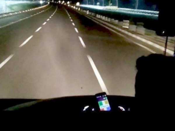 बस के कंडक्टर नेे कहा, इसमें घबराने का जरूरत नहीं
