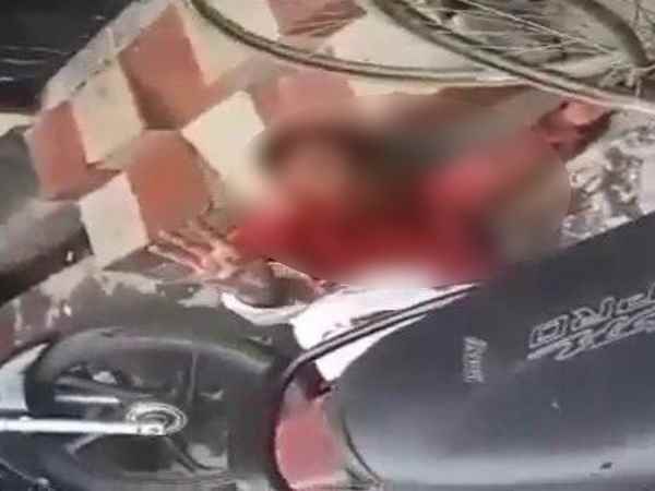 धारदार हथियार से काटा गया था गला