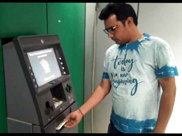 एटीएम से निकले नकली नोट