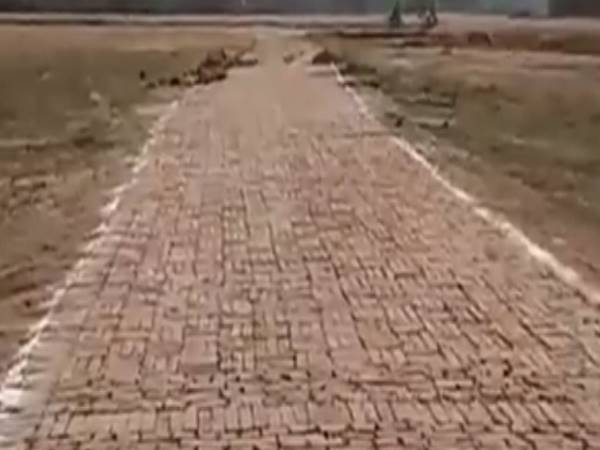 300 मीटर सड़क का निर्माण