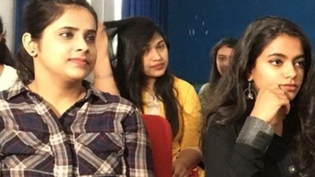 #BBCShe जाति-धर्म के खांचे तोड़ने को मचलता प्यार #BBCShe जाति-धर्म के खांचे तोड़ने को मचलता प्यार