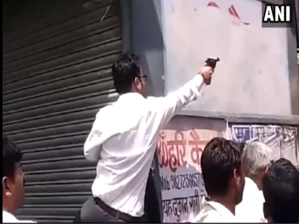 राजा ने फेसबुक अकाउंट डिलीट किया