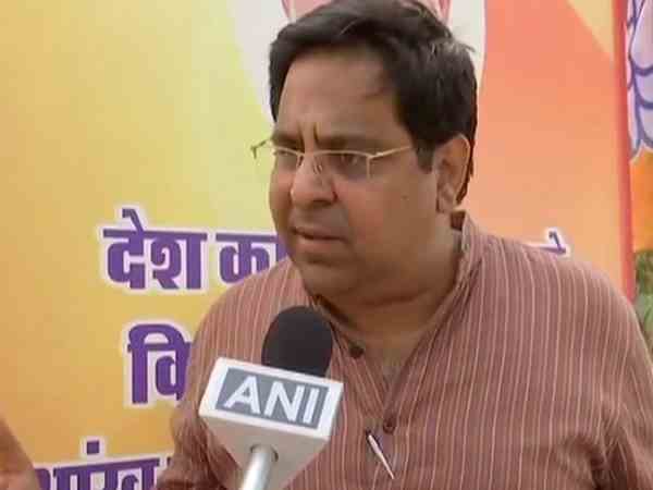 कांग्रेस केंद्र सरकार की नाकामी के खिलाफ धरना दे रही है