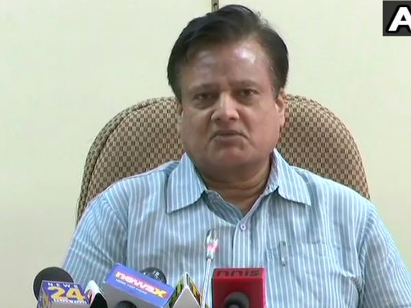 सीबीएसई दसवीं और बारहवीं दोनों के पेपर लीक में एक ही शख्स सीबीएसई दसवीं और बारहवीं दोनों के पेपर लीक में एक ही शख्स