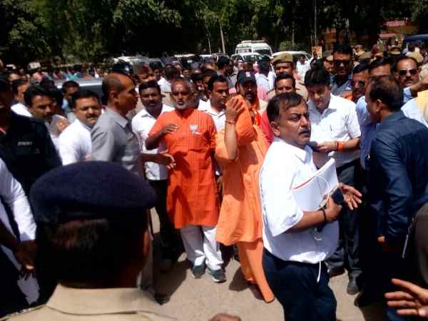 CM Yogi in Sahajahanpur inspected mandi samiti CM Yogi in Sahajahanpur inspected mandi samiti