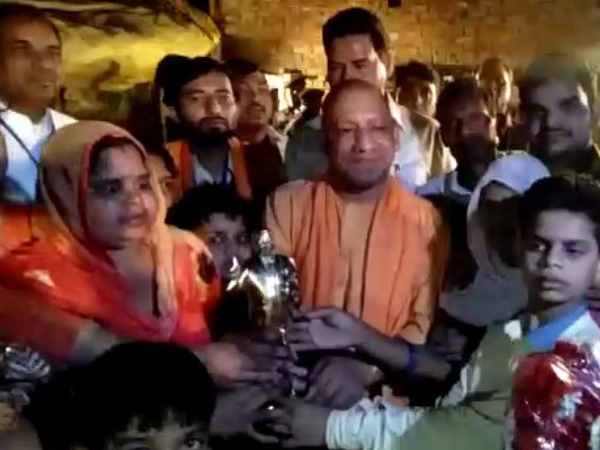 दलित परिवार के घर योगी मेहमान