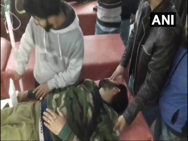 अनंतनाग: संतुलन बिगड़ने पर ट्रक पलटा, 2 CRPF जवान मारे गए अनंतनाग: संतुलन बिगड़ने पर ट्रक पलटा, 2 CRPF जवान मारे गए