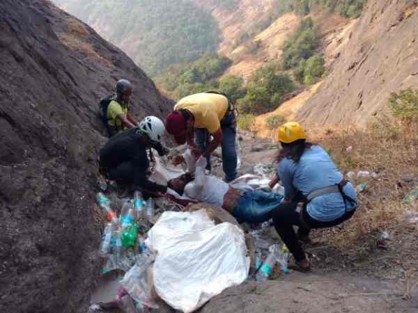 A youth fell in four hundred feet ditch in Pune A youth fell in four hundred feet ditch in Pune