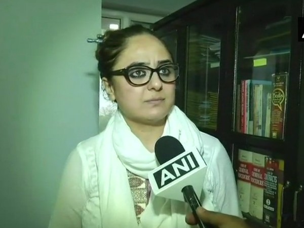 पेशे से वकील दीपिका राजावत एक सामाजिक कार्यकर्ता हैं