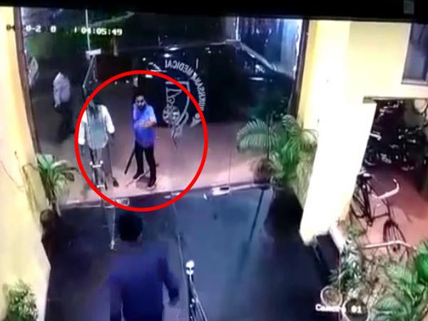 lucknow doctor pushkar attacked on rukhsana nursing home video goes viral lucknow doctor pushkar attacked on rukhsana nursing home video goes viral