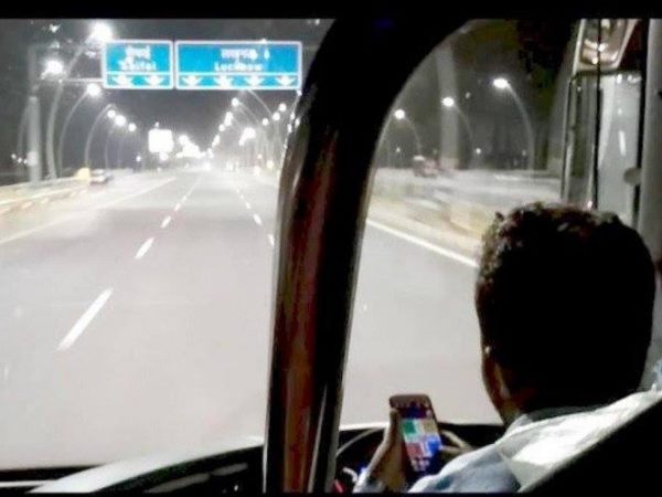 85 किमी प्रति घंटा से चल रही थी बस