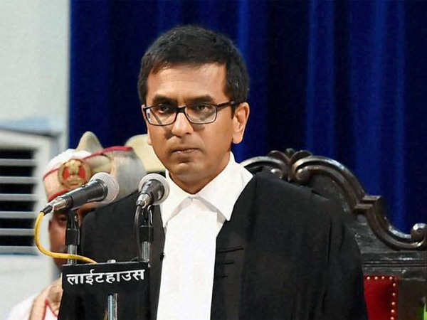 डीवाई चंद्रचूड़ ने फैसला सुनाया