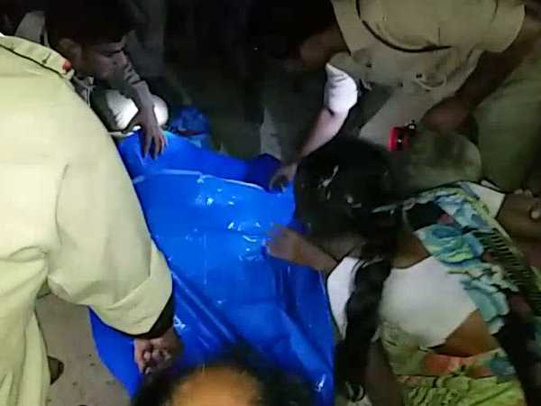 खेत में मिला बच्ची का शव