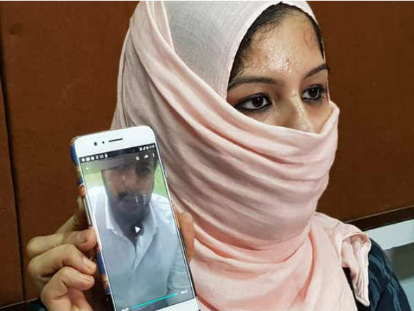 पति ने Whatsapp पर वीडियो मैसेज भेजकर पत्नी को दिया तलाक, कोर्ट के बाहर पीटा भी पति ने Whatsapp पर वीडियो मैसेज भेजकर पत्नी को दिया तलाक, कोर्ट के बाहर पीटा भी